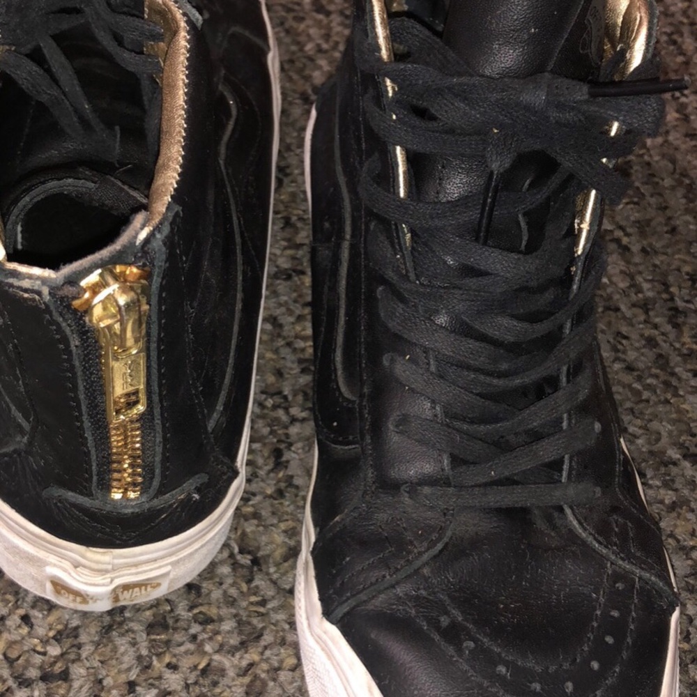 Shoes - Picture 2 of 3